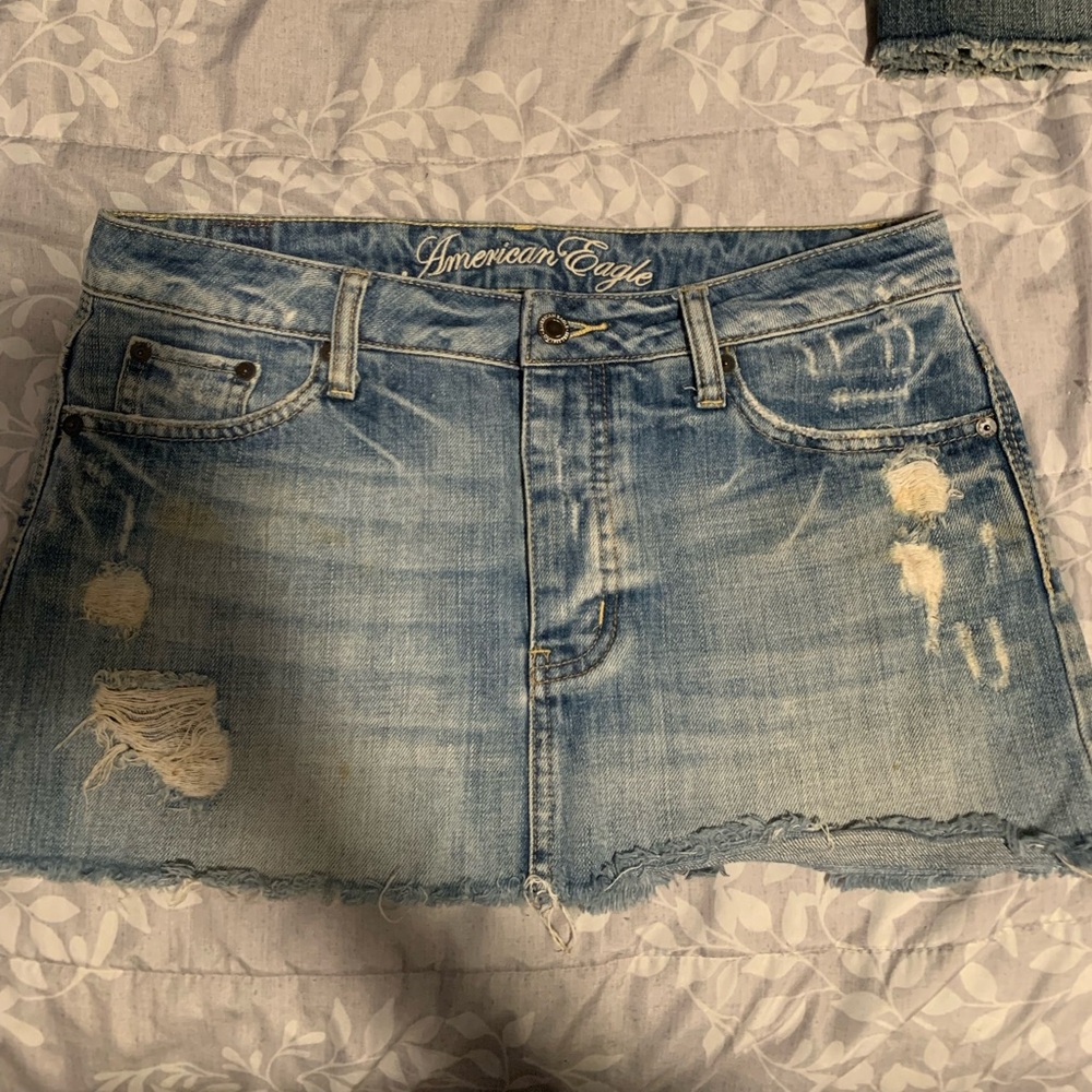 American eagle jean skirt size 6 barely used.